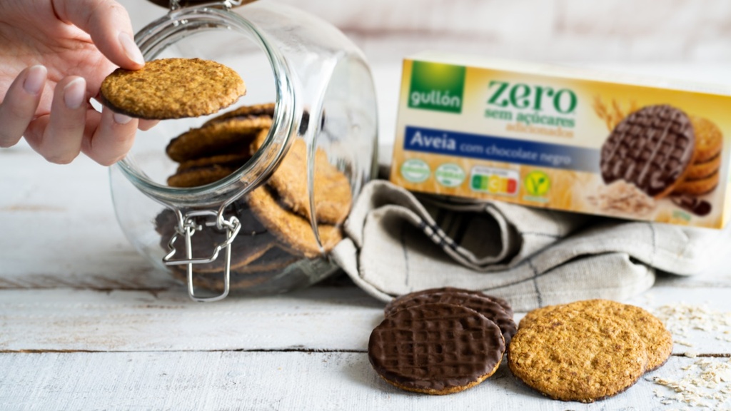 gullon Oat Digestive Biscuits with Dark Chocolate 275g